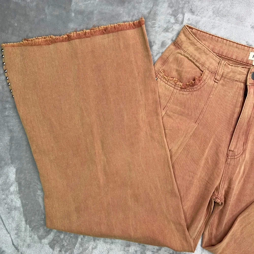 POL Wide Leg Pants Womens Medium Rust Gold Studded Split Hem Raw Edge Boho Jeans